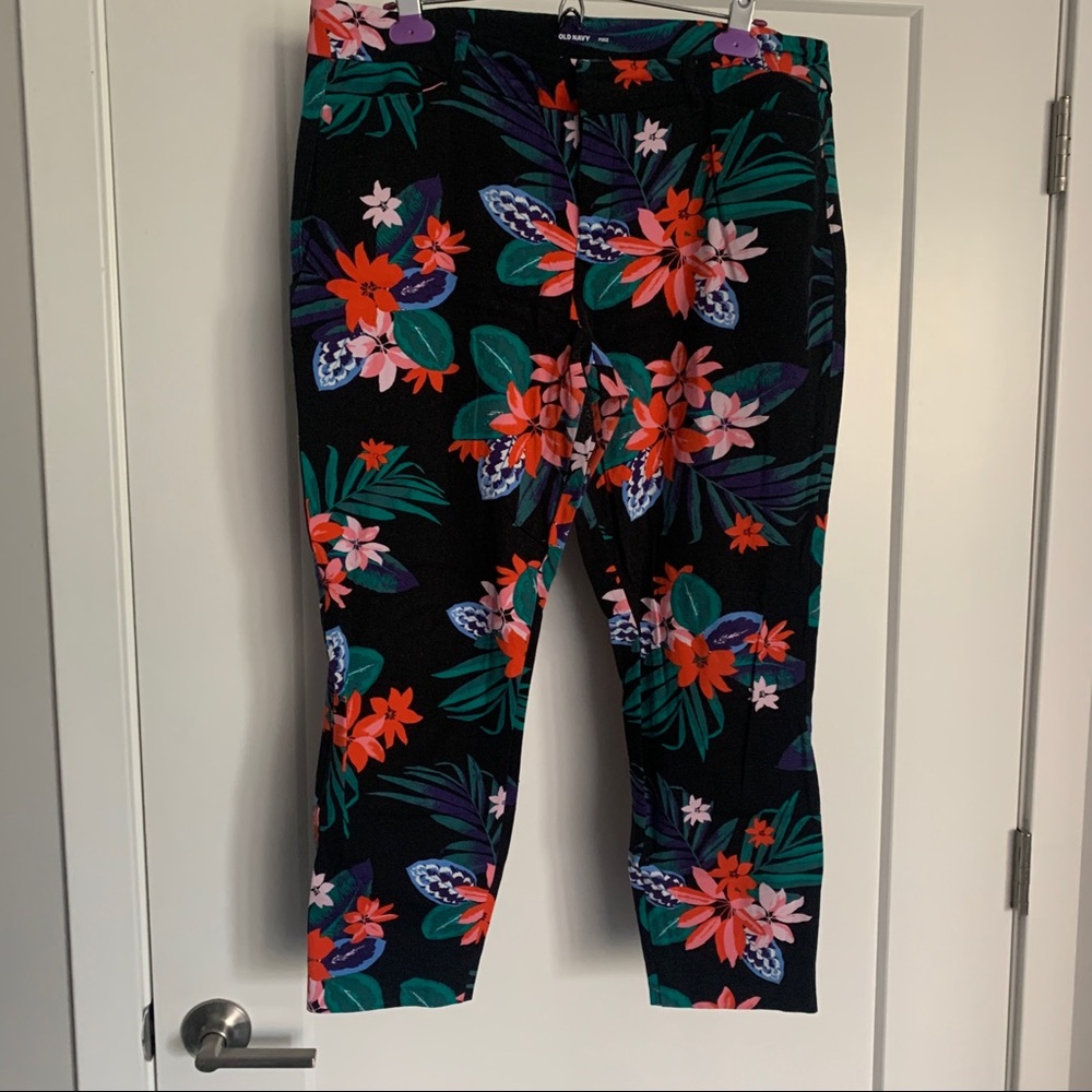 Old Navy Tropical Pattern Cropped Pixie Pants